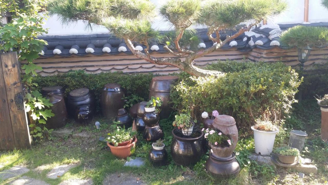 Yeonwoodang Guesthouse Jeonju Exterior photo